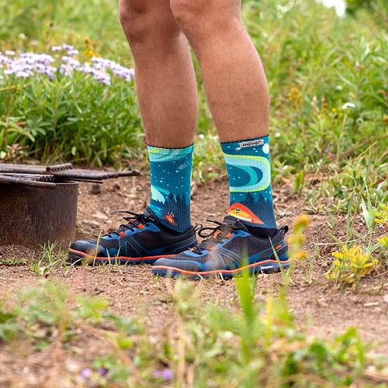 Injinji Artist Designed Men's Trail Midweight Crew Running Socks