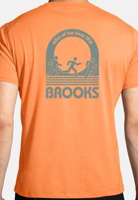 Brooks Distance Short Sleeve 2.0 Men's Running Top - Sole Mate